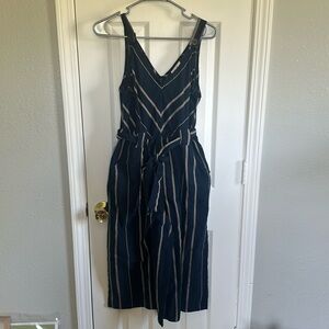 Universal Threads small jumper